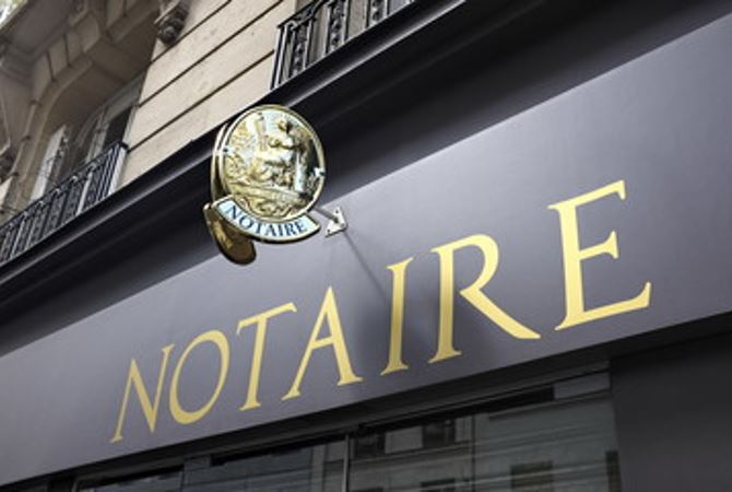 Le designer francais notaire huissier geometre